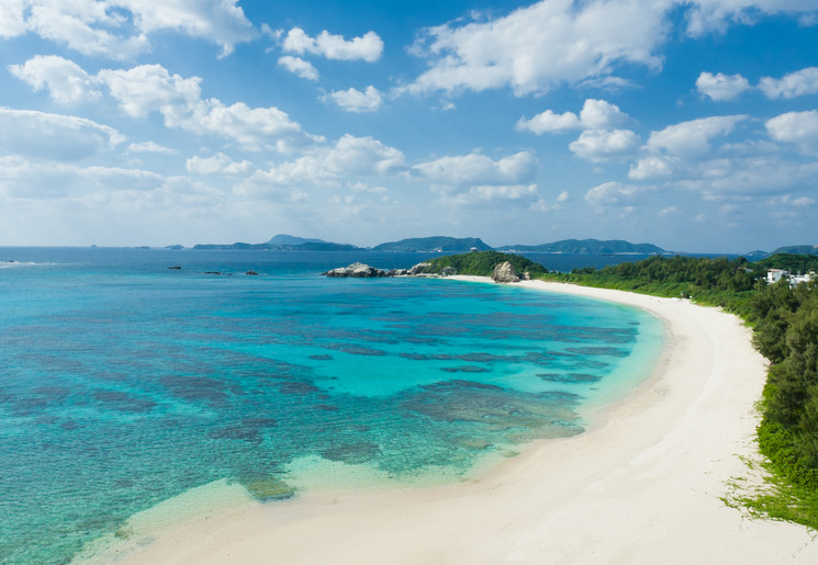 De azuurblauwe zee van Ishigaki - Japan