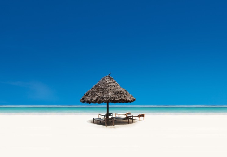 Het is genieten op het spierwitte strand op Zanzibar