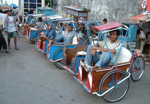 Sulawesi-Makassar-becak chauffeurs_1 Sulawesi-Makassar-becak chauffeurs_1
