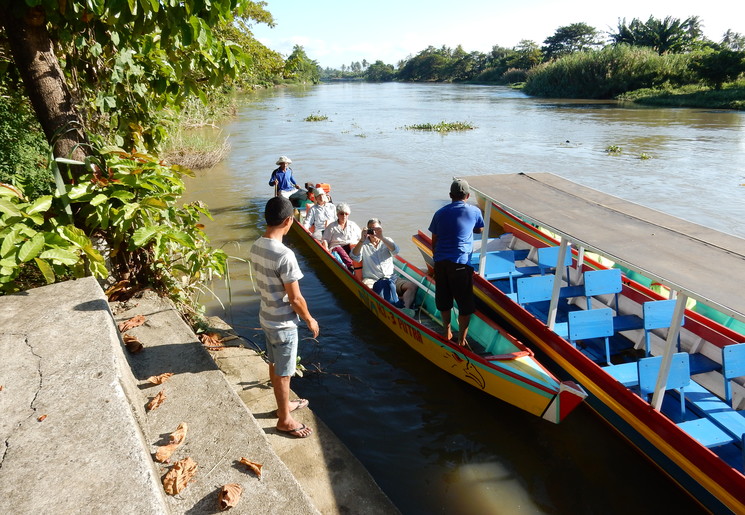 Een boot op het meer van Sengkang, Sulawesi, Indonesie