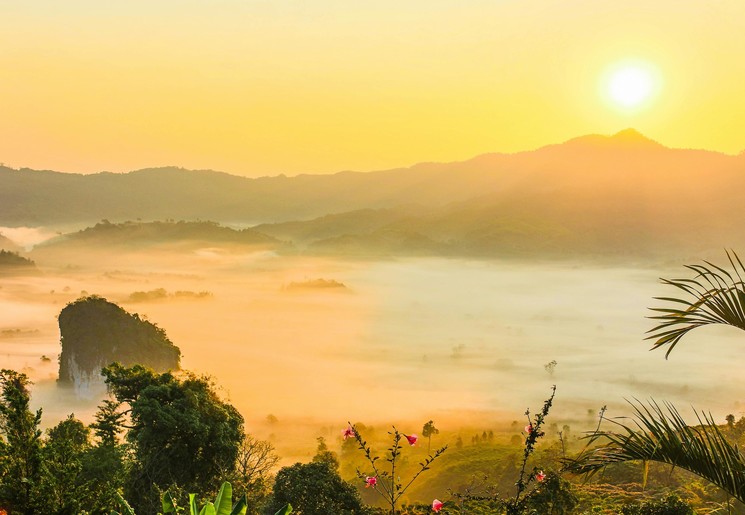 Zonsopkomst in Si-Nan National Park, Thailand