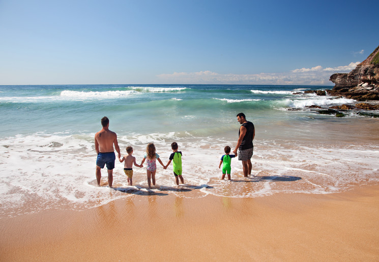 Familie op het strand Sydney, Australië