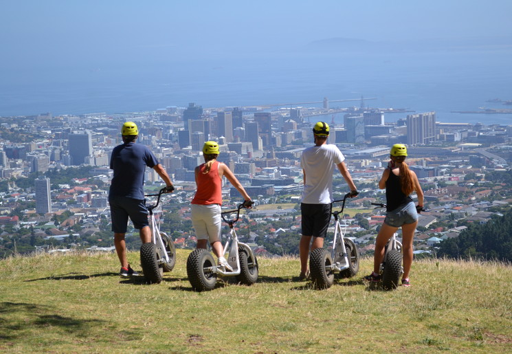 Op pad met een elektrische step bij de Tafelberg