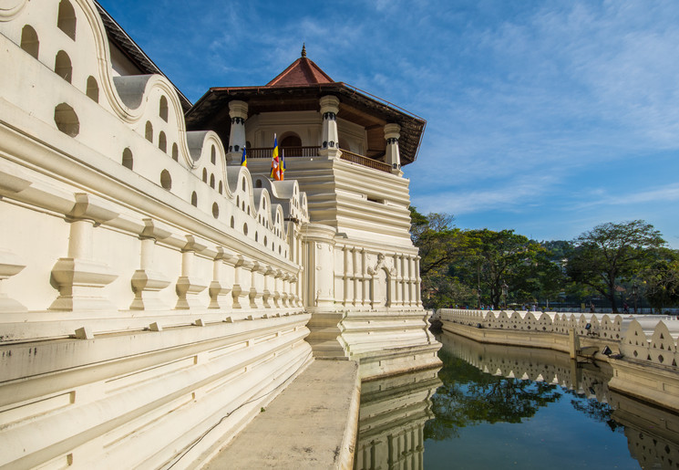 Een bezoek aan de tempel van de Tand mag niet ontbreken in Kandy, Sri Lanka