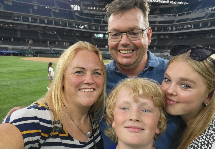 Samen naar het honkbalstadion van de Rangers in Dallas, Texas