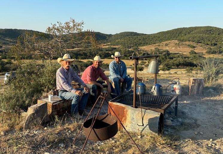 Cowboys runnen de Dixie Dude Ranch in Bandera, Texas, USA