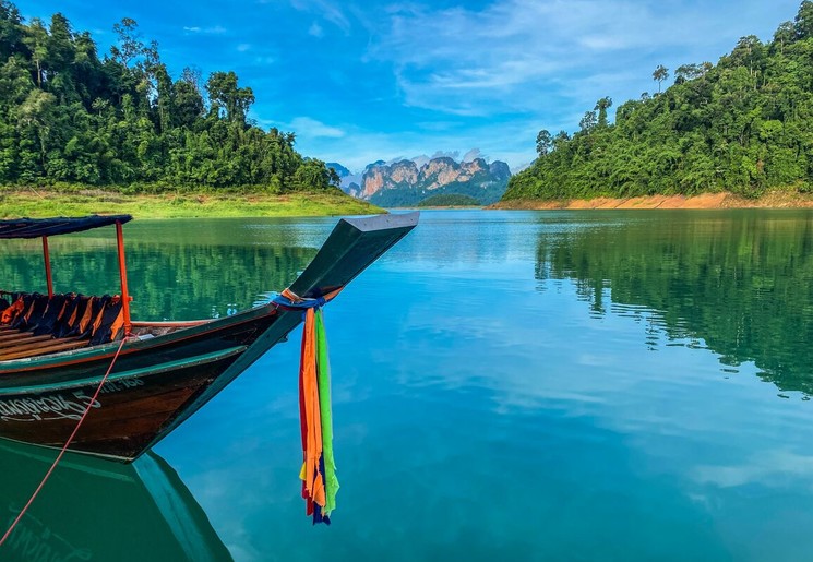 Boot op Cheow Lan Lake