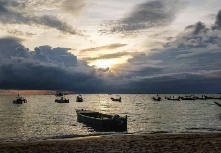 Zonsondergang bij Koh Tao in Thailand