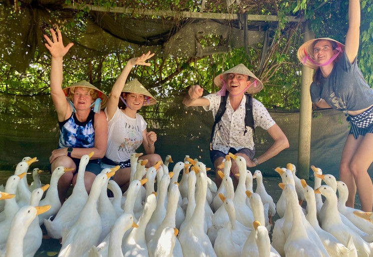 The duck stop in Phong Nha