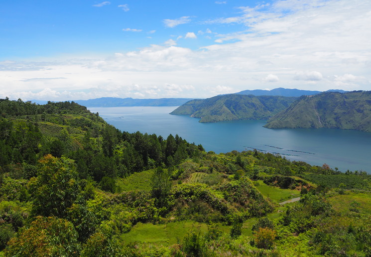 Uitzichtpunt op het Toba Meer op Sumatra, Indonesië