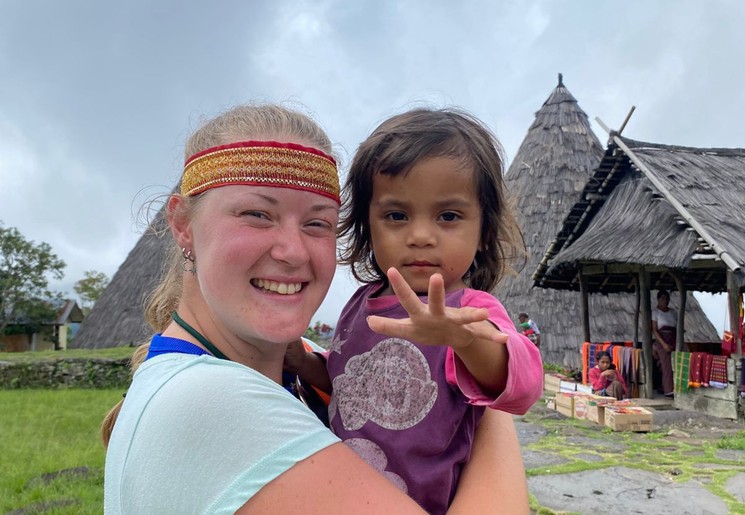 Todo Village, Flores