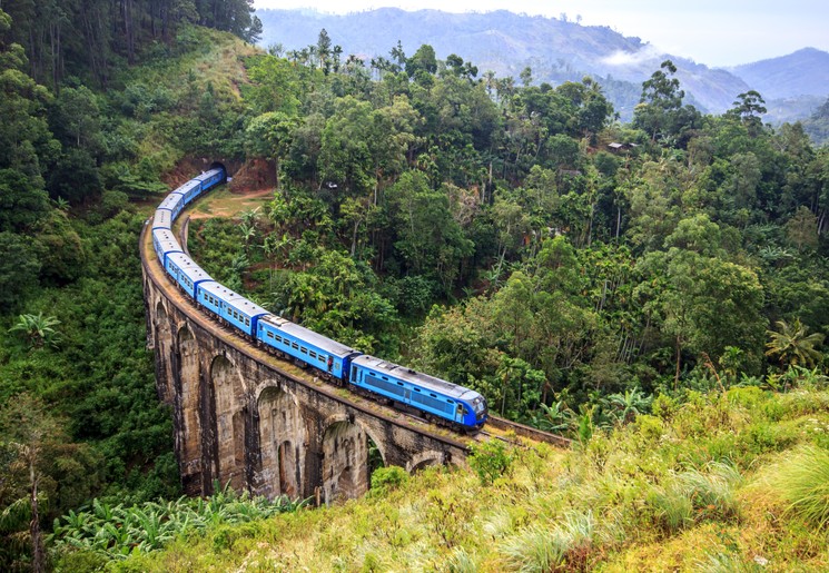 Treinreis tussen Ella en Kandy bij de Nine Arches Bridge, Sri Lanka