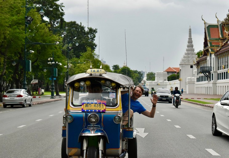 Met de tuktuk door de stad Bangkok