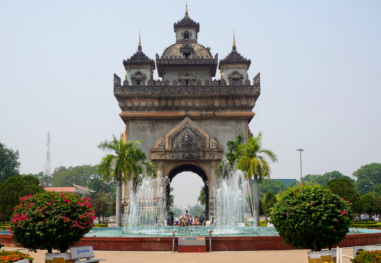 Vientiane-victory-gate_2_404552