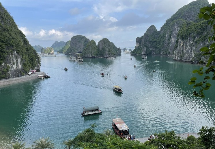 Boten in Halong Bay, Vietnam