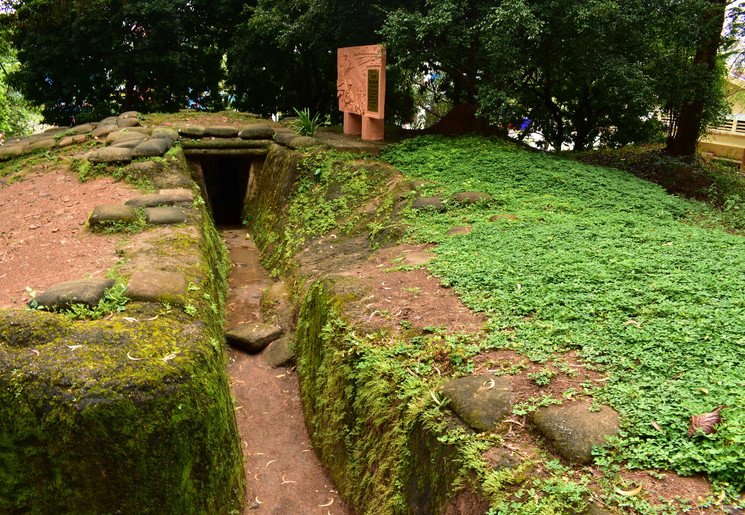 Vietnam-Dien-Bien-Phu-loopgraven