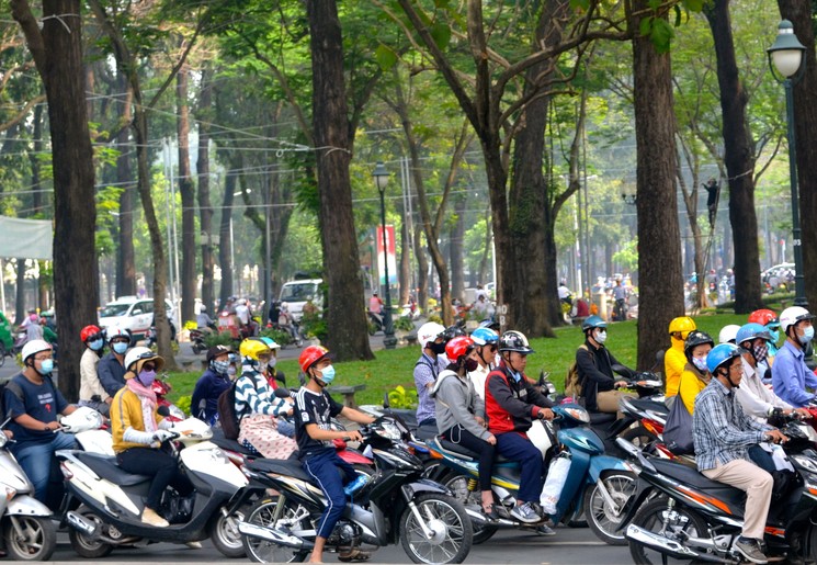Vietnam-Ho-Chi-Minh-City-brommers