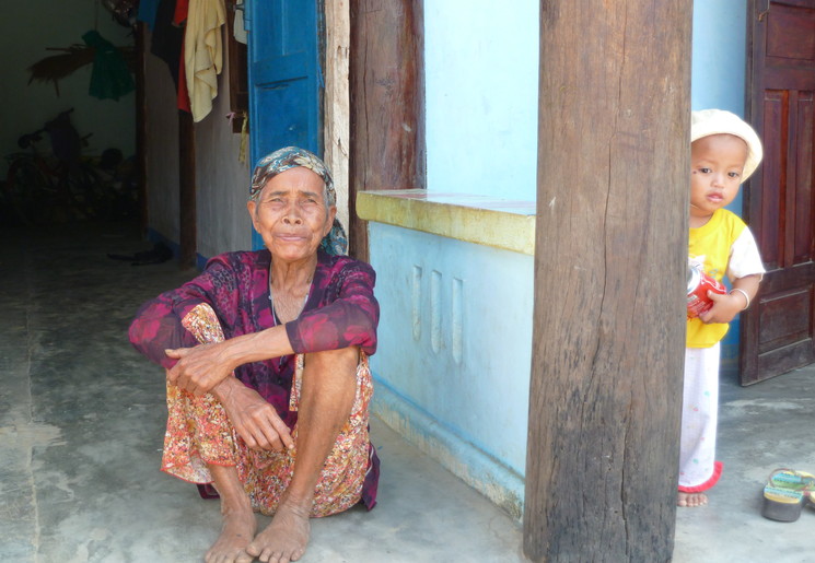 Vietnam-Kon-Tum-locals