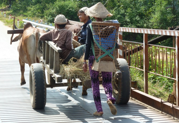 Vietnam-Kon-Tum-locals1