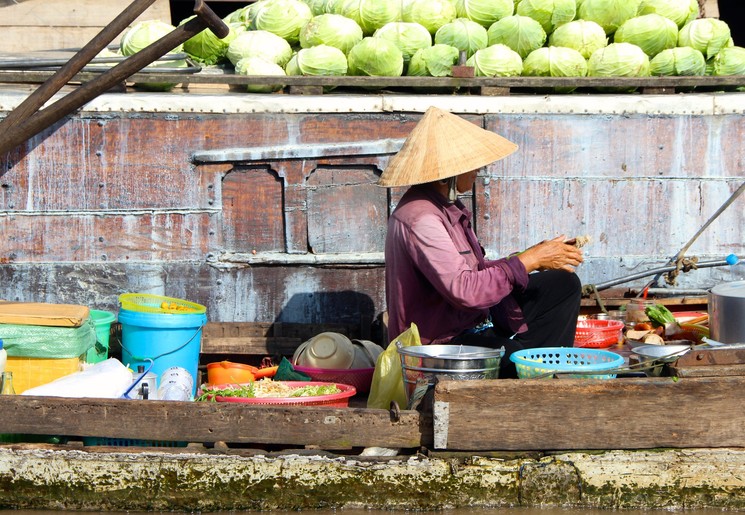 Vietnam-Mekongdelta-maninbootje1_1