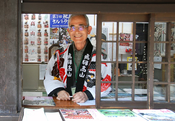 Vrolijke ontvangstservice door de locals in Japan