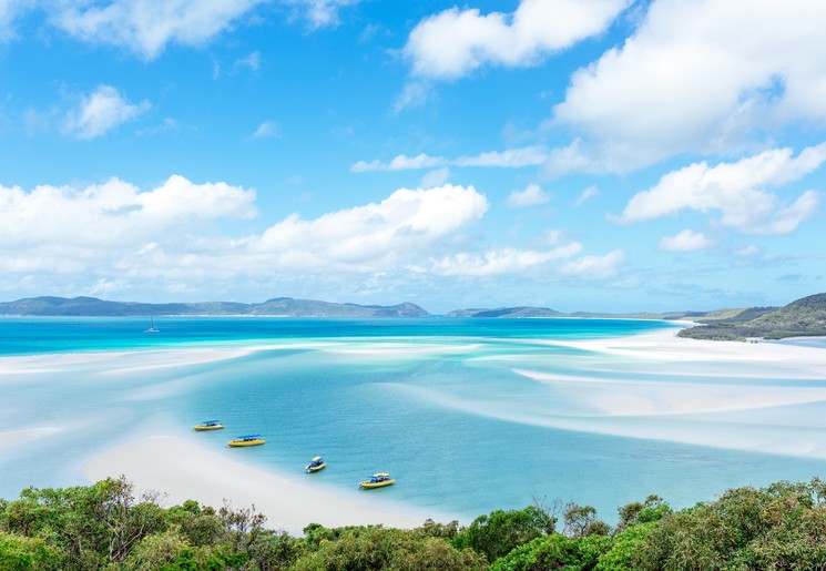 Boten en witte stranden va Whitsundays