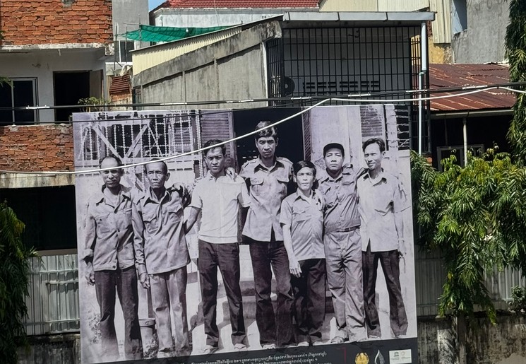 De 7 overlevenden van Tuol Sleng