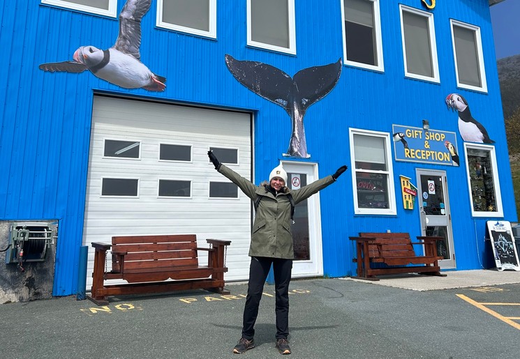 Christel voor aanvang van de excursie op zoek naar papegaaiduikers in Newfoundland