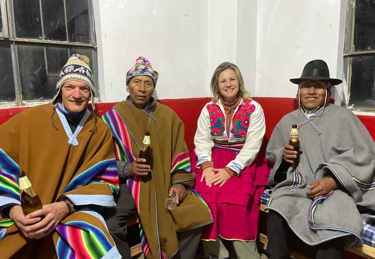 Dansen met de locals bij het Titicacameer