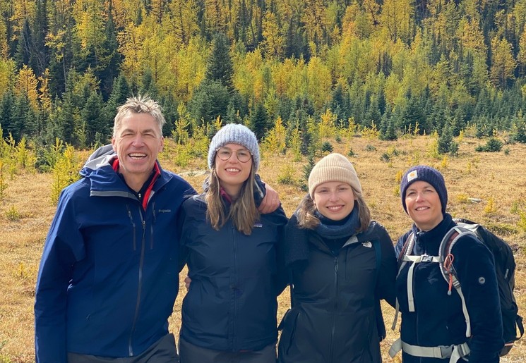 Kris en zijn gezin in Banff National Park