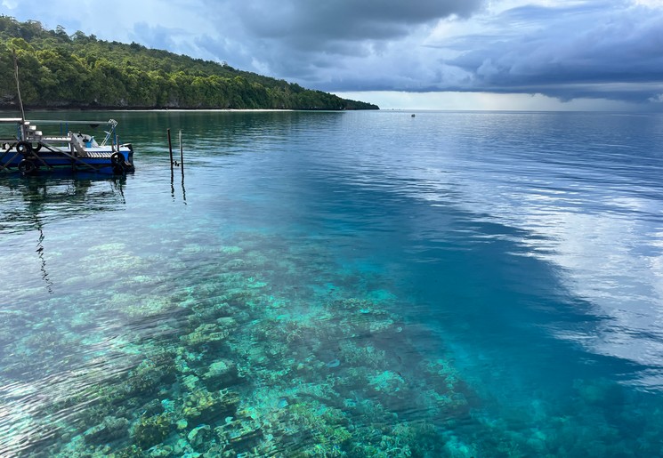 Helder water bij Maratua