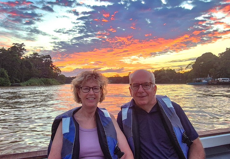 Philippe en Agatha tijdens een boottocht door Kinabatangan Wildlife Reservaat