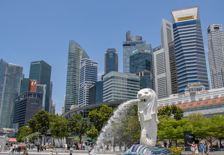 De skyline van Singapore