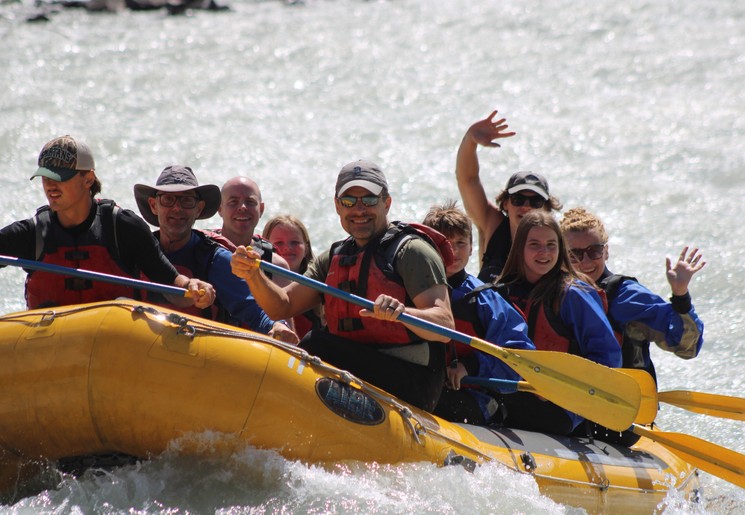 Raften op de Athabasca River in Jasper National Park Raften op de Athabasca River in Jasper National Park