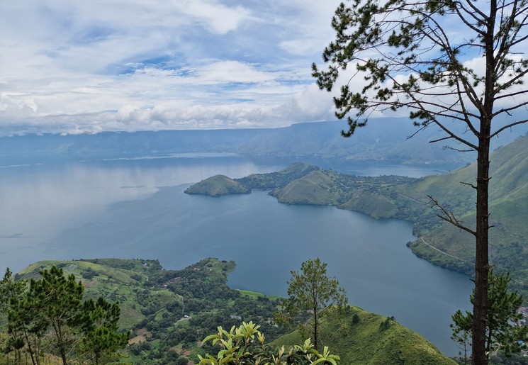 Uitzicht over het Tobameer op Sumatra