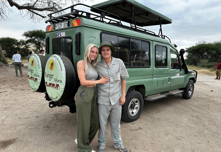 Nadege en Garth op safari in Serengeti National Park