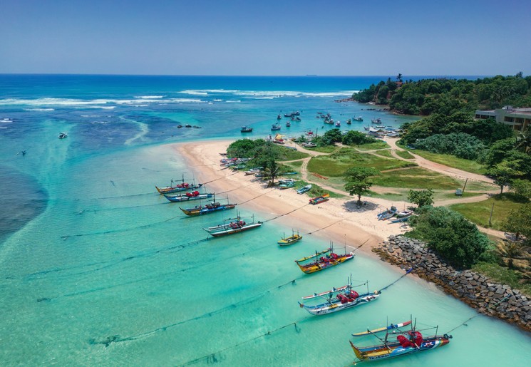 Helderblauw water in Sri Lanka, Unawatuna