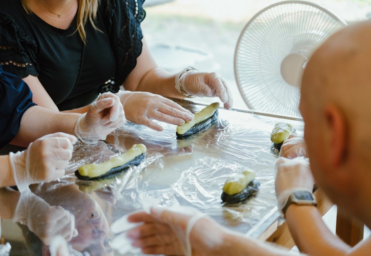 Maak zelf mochi. Super sticky, maar heerlijk zoet! Maak zelf mochi. Super sticky, maar heerlijk zoet!