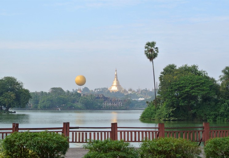 Myanmar-yangon-Kandawgyi-lake