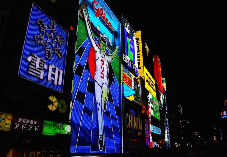 night-view-met-neonreclames-Osaka_1_634198