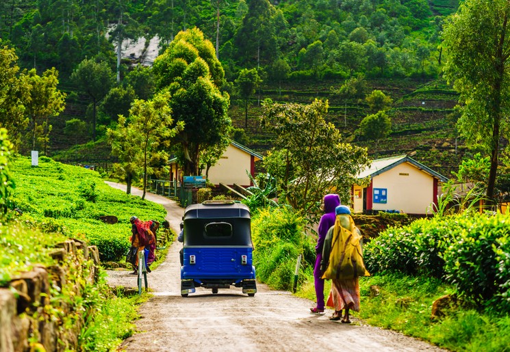 Groen Haputale met locals en tuktuks