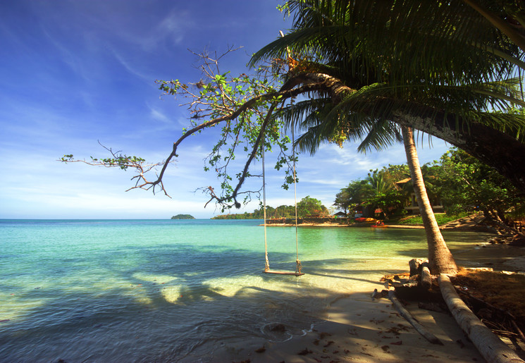 Neem een duik in zee bij Koh Chang.