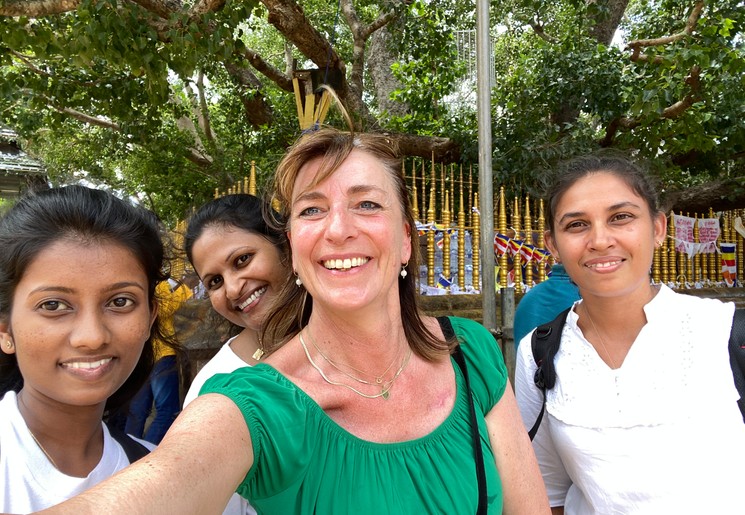Lisenka met locals in Sri Lanka