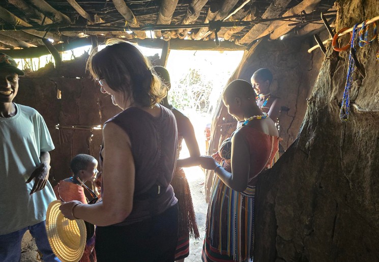 Breng een bezoekje aan de lokale Masai-stam in Tanzania.