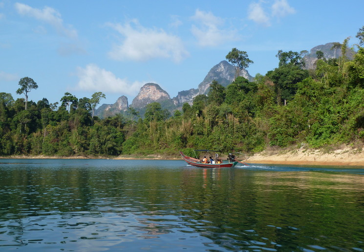 Prachtige uitzichten in Khao Sok National Park, Thailand