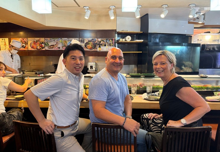 Aret en Sabine in Tokyo tijdens een foodtour
