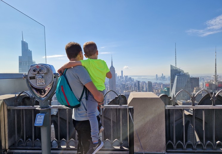 Samen uitkijken over New York, Amerika