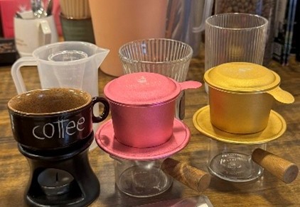 Kopjes bij een Vietnamese koffiecursus