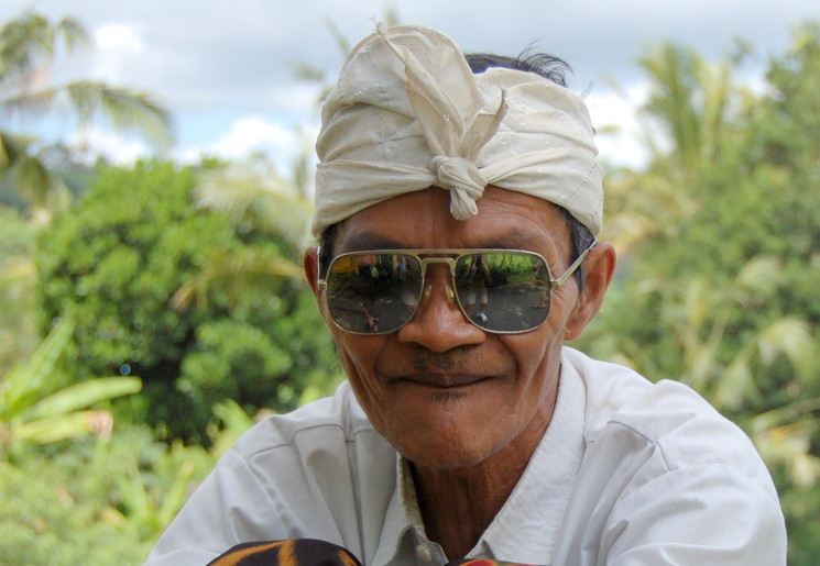 websindonesie-bali-manmetzonnebril