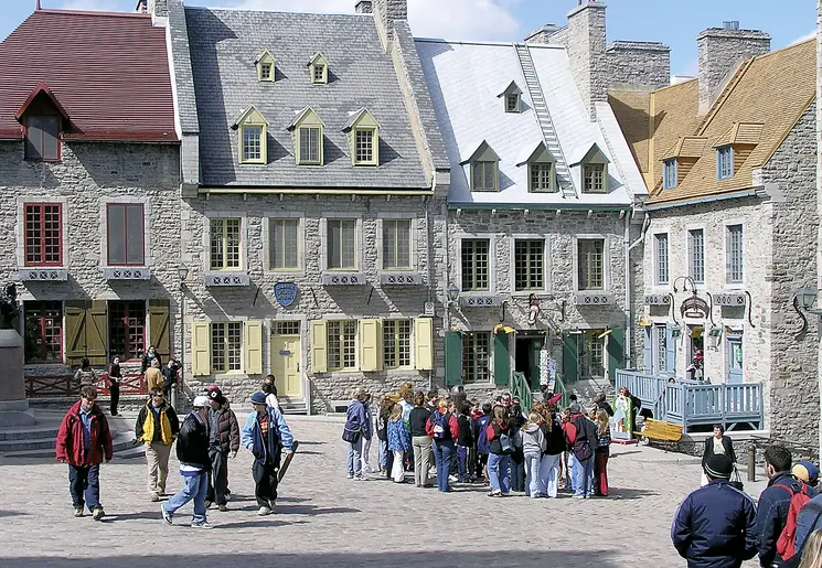 Karakteristieke gebouwen op het centrale plein van de oude stad Québec City, Canada